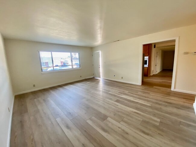 Building Photo - Dublin, Cedar Lane, 3BD/2BA, one-story in Echo Park