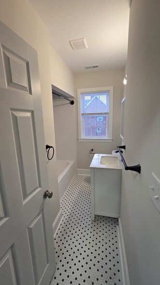 Building Photo - 4418 Cutshaw Ave