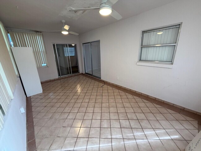 Building Photo - 6805 NW 75th Dr