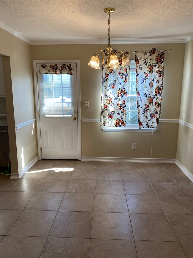 Building Photo - 4768 Champion Ct