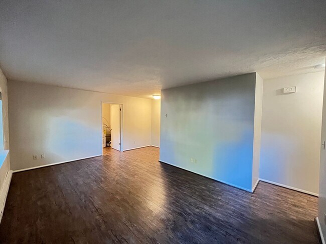 Building Photo - Lovely 2 Bed + 1 Bath Unit in Forest Grove...