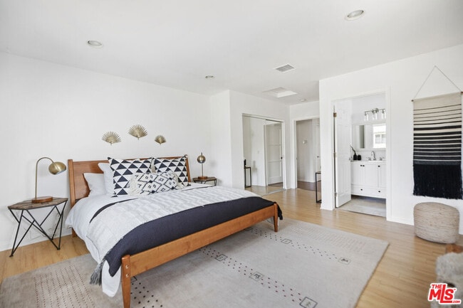 Building Photo - 11465 Cumpston St