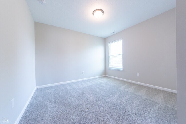 Building Photo - 7042 Pinnacle Dr