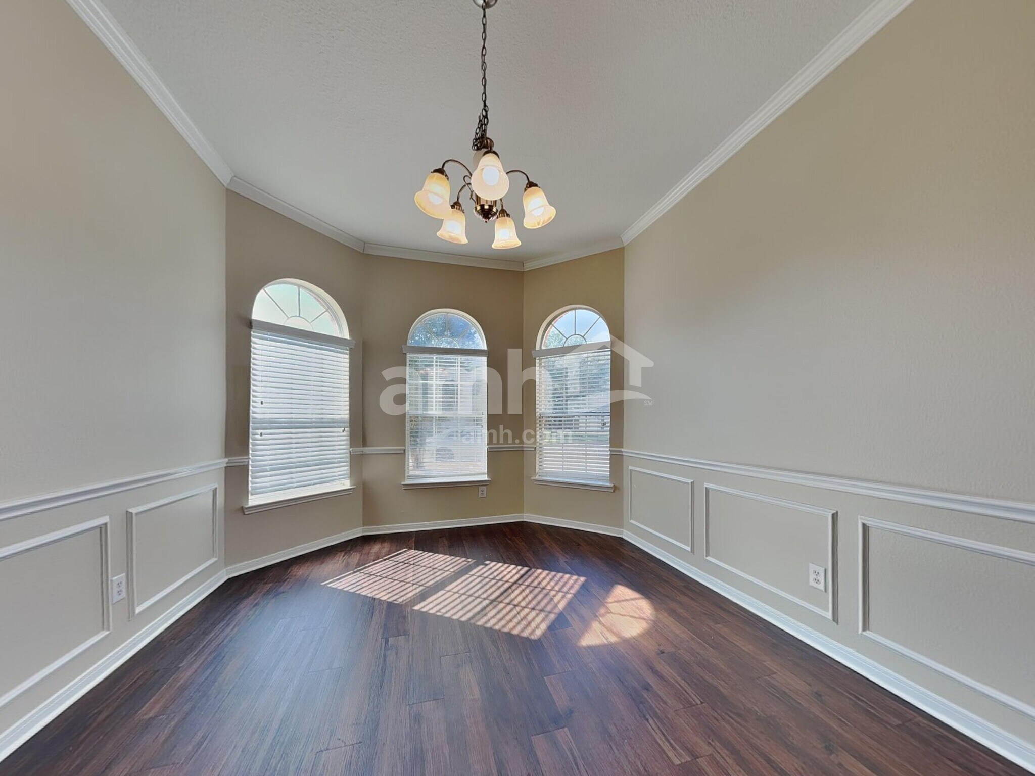 Building Photo - 439 Pinewood Ridge Dr