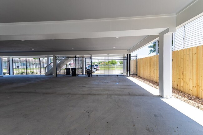 Building Photo - 1325 35th St