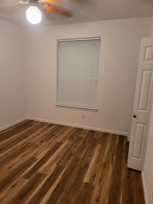 Building Photo - 100 Braeburn Cir