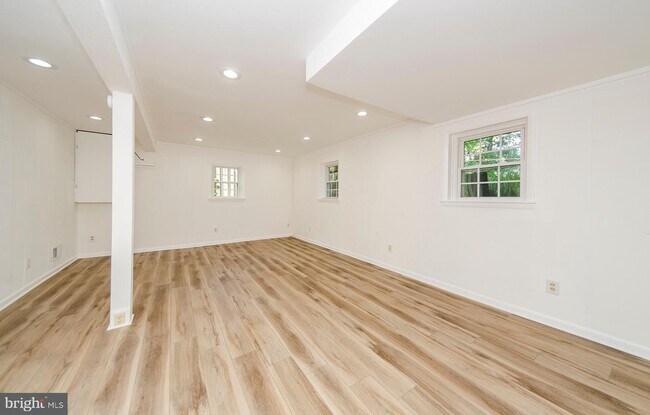 Building Photo - 628 Tazewell Rd NW