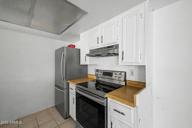Building Photo - 461 W Holmes Ave