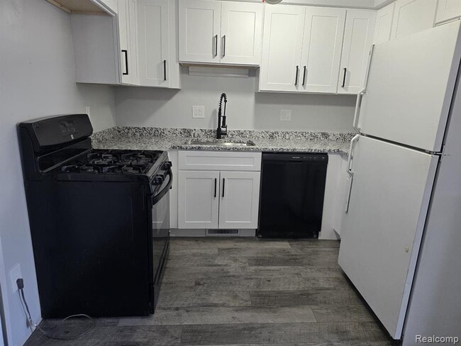 Building Photo - 8410 Hickory Dr