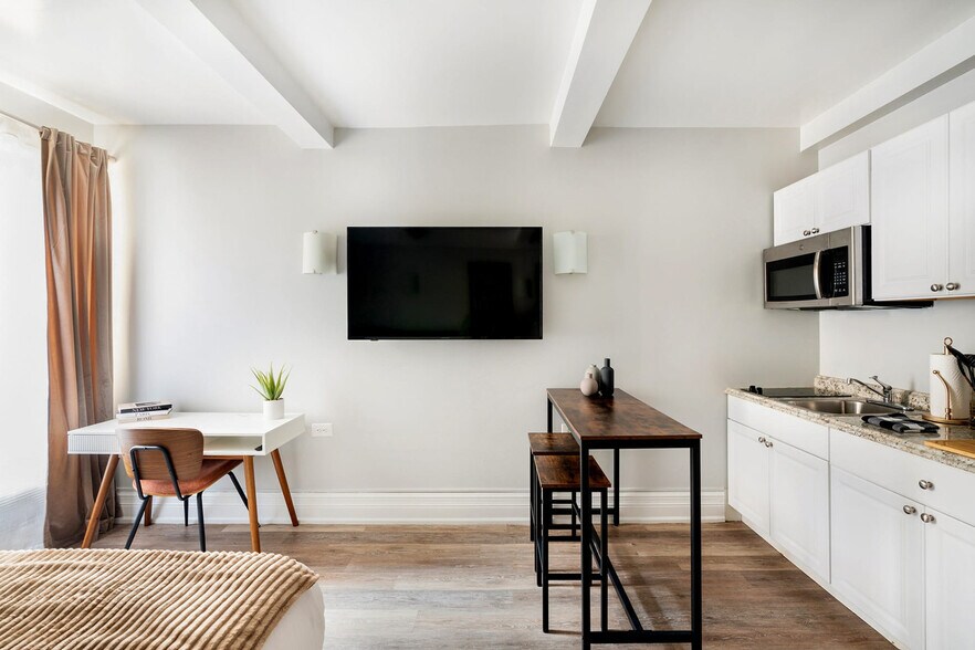 Building Photo - 240 W 73rd St