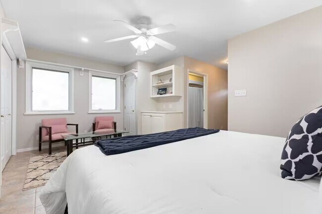 Building Photo - 3 Bed, 3 Bath Home with Expansive Kitchen, Two Living Areas & Private Suite