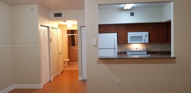Building Photo - 115 SW 42nd Ave