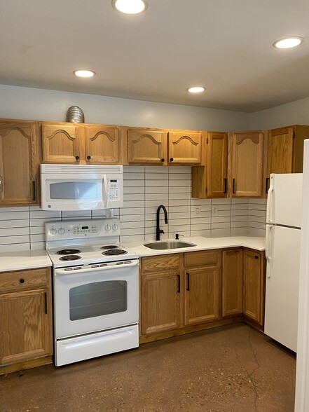 Building Photo - 1312 E 29th St Apt B Downstairs