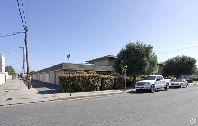 Building Photo - Bullene Apartments
