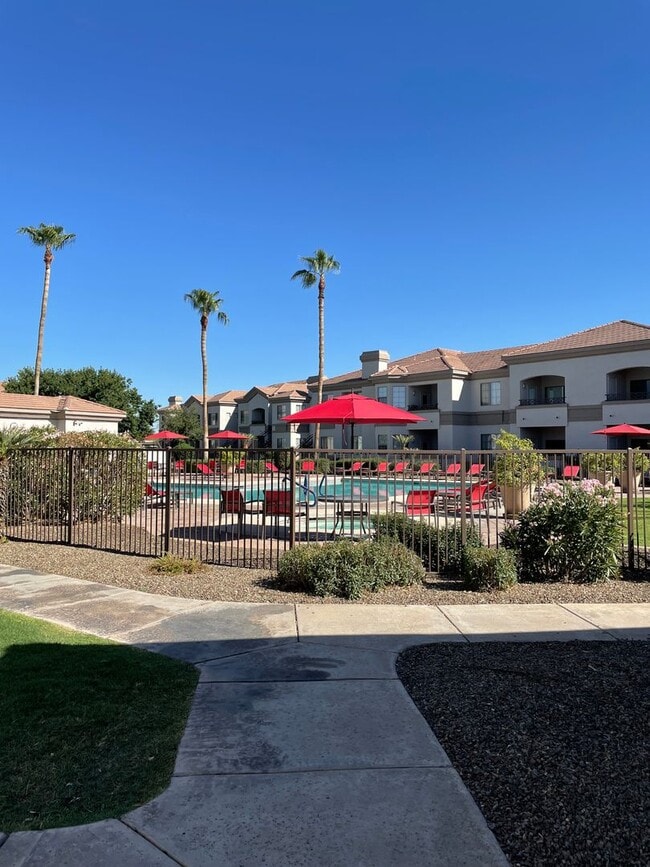 Building Photo - MOVE IN SPECAIL OAC-NEW CARPET AND PAINT, 2 bed/2 bath/ 1 CG/ Overlooking beautiful pool