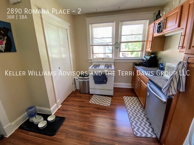 Building Photo - 2890 Romana Pl