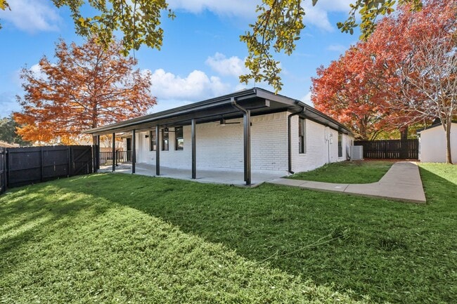 Building Photo - 6300 Topaz Way