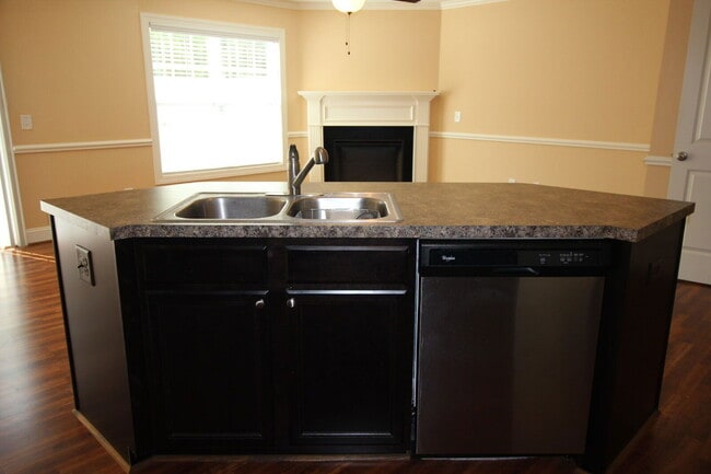 Building Photo - 120 Chandler Dr