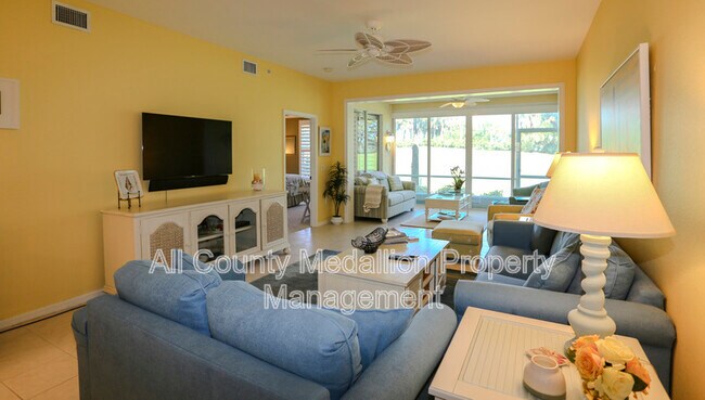 Building Photo - 2405 Harmony Ln