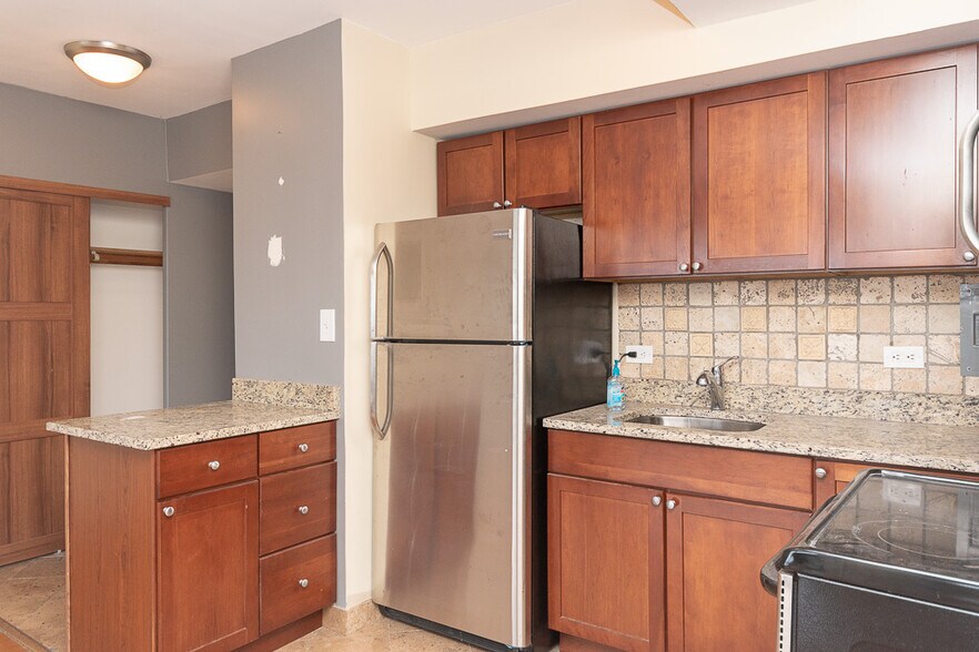 Building Photo - 4180 N Marine Dr