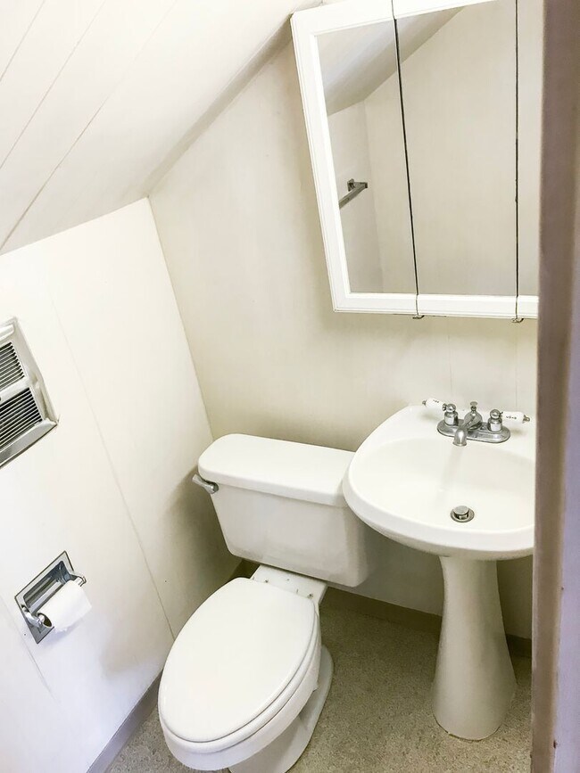 Building Photo - 917/ 917.5 West A St