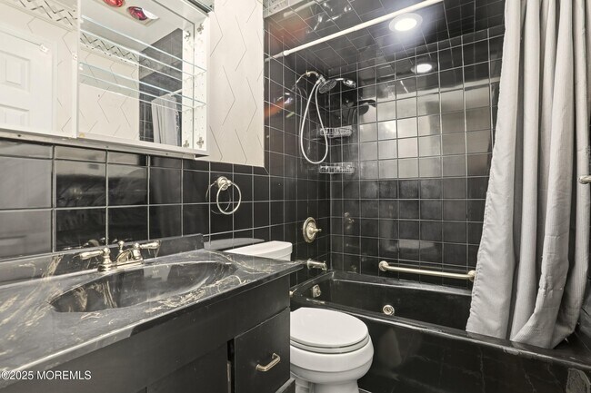 Building Photo - 701 Beach Ave