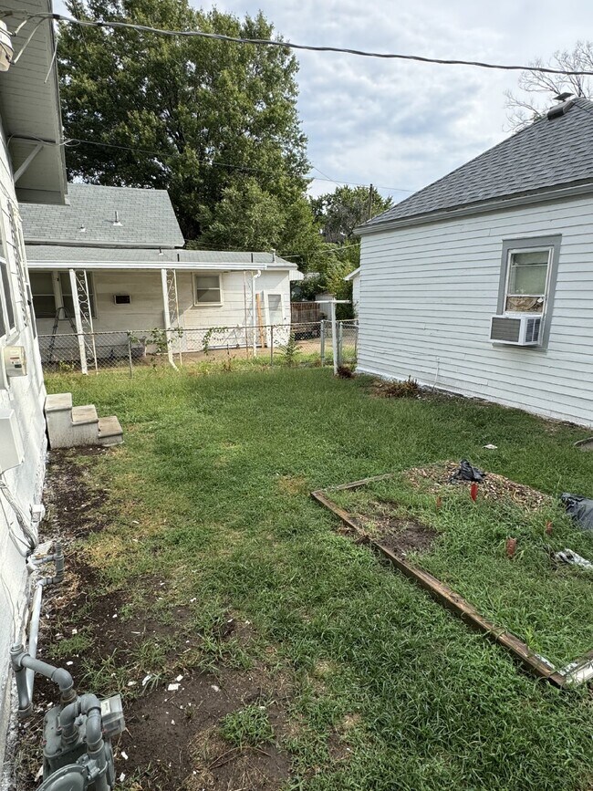 Building Photo - 1556 S Palisade St