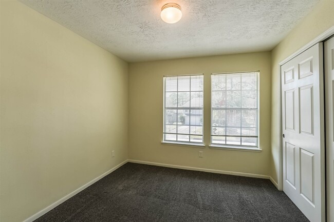 Building Photo - 14403 Little Willow Walk