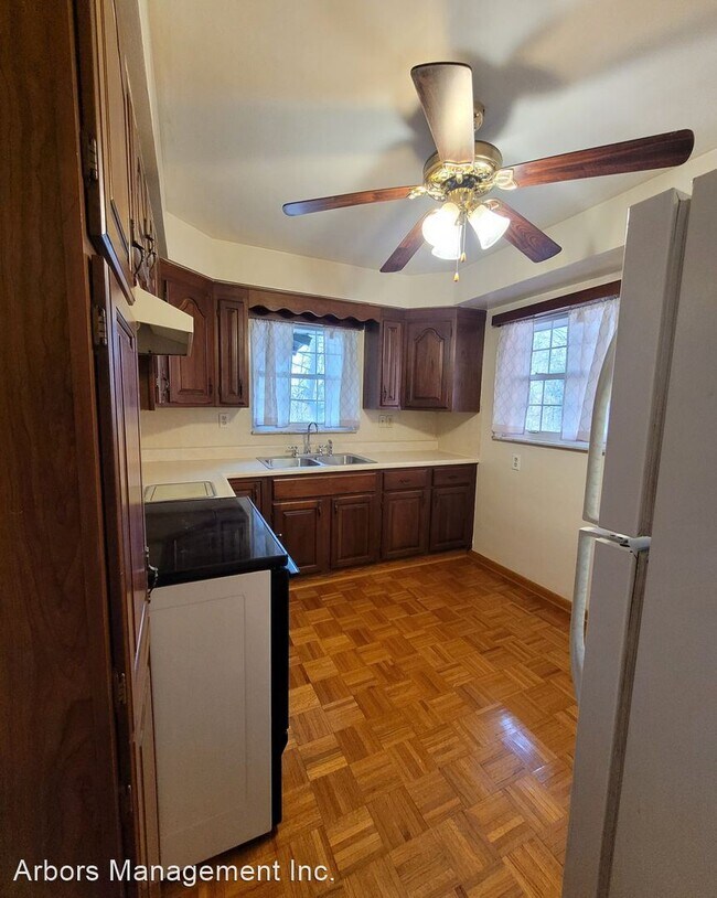 Building Photo - 2 br, 1.5 bath House - 227 Moffat Avenue