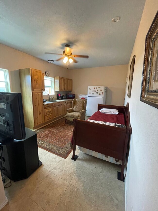 Building Photo - NEW ON MARKET