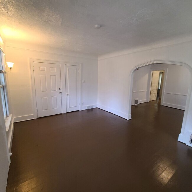 Building Photo - 2549 Highland St