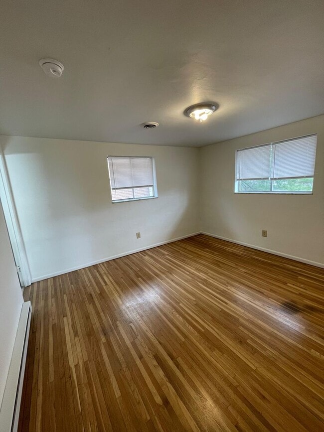 Building Photo - N Ellis