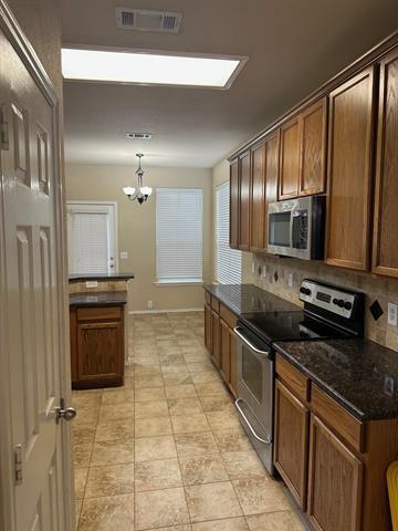 Building Photo - 2013 Trinity Ln