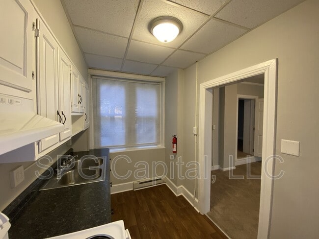 Building Photo - 213 S Main St