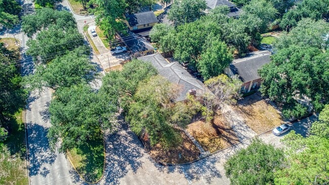 Building Photo - 5703 Havenwoods Dr