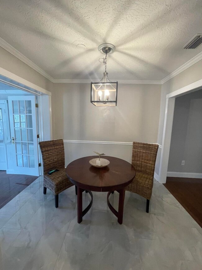 Building Photo - 5 N Deleon Ave