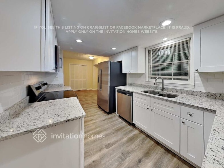 Building Photo - 1569 Briarwood Ln SW