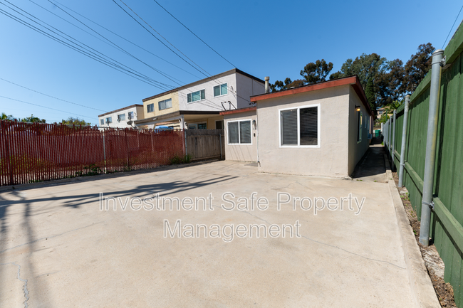 Building Photo - 821 39th St