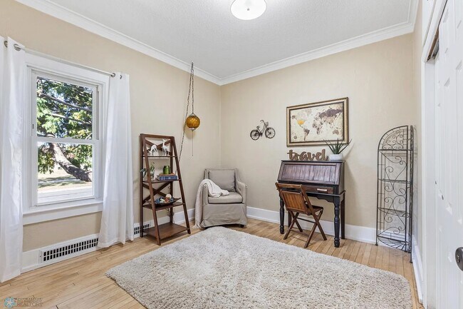 Building Photo - 1545 4th Ave S