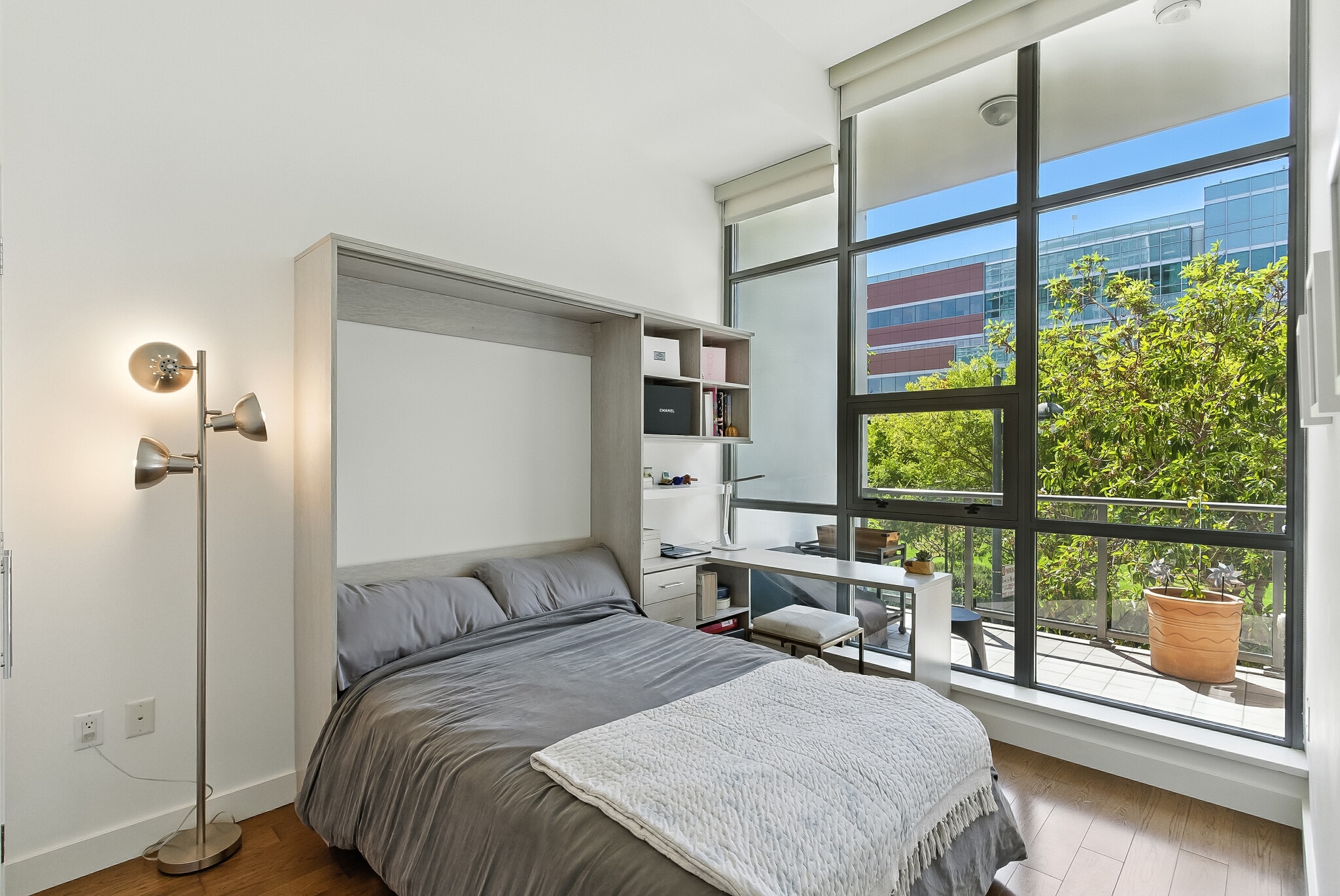 Bedroom with murphy bed - 420 Mission Bay Blvd N