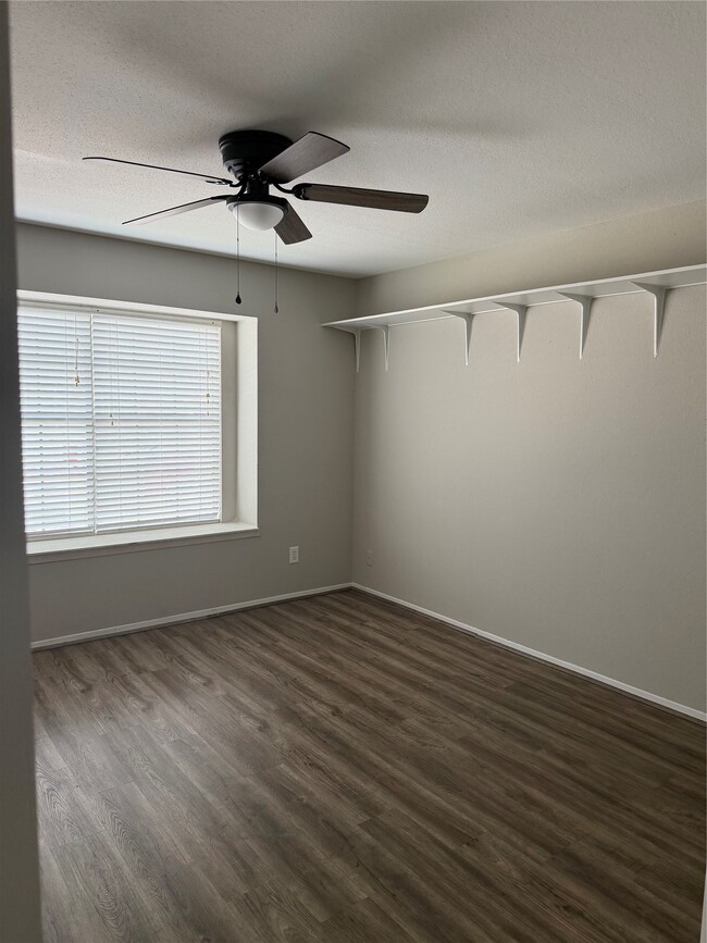 Building Photo - 4444 Victory Dr