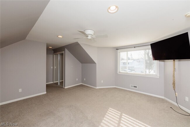 Building Photo - 23915 Glenhill Dr