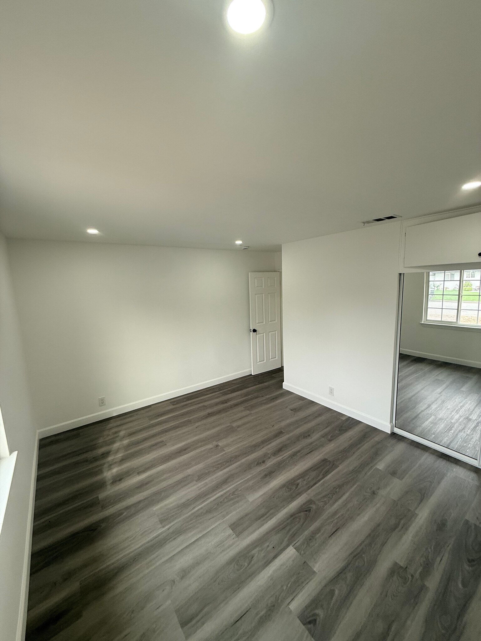 Building Photo - 9136 Clancey Ave