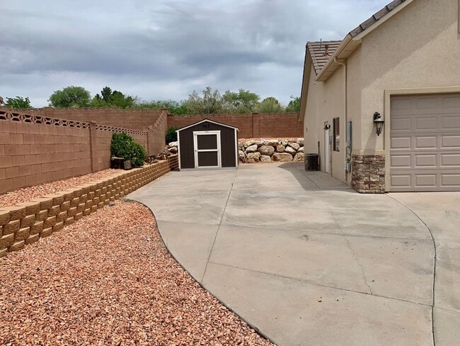 Building Photo - Pet-Friendly Four Bedroom Home with RV par...