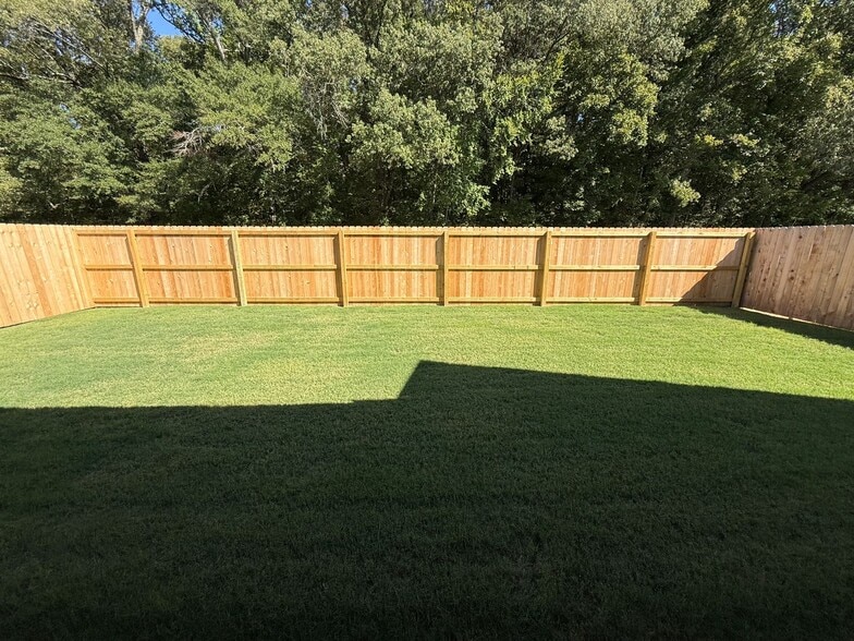 Building Photo - 592 Holden Dr