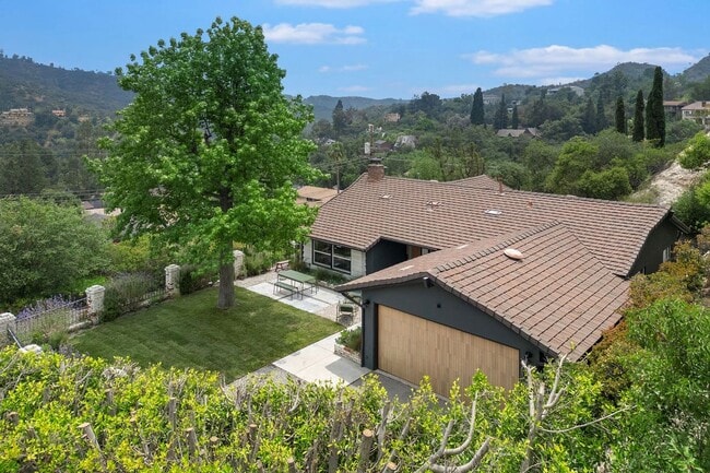 Building Photo - 1741 Golf Club Dr