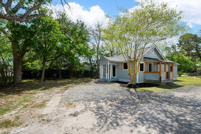 Building Photo - 211 W South St