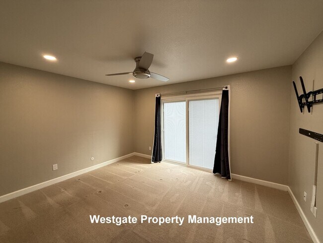 Building Photo - 574 Lorraine Ct N