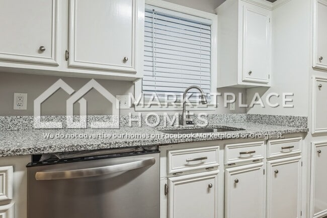 Building Photo - 212 Kemsing Rd