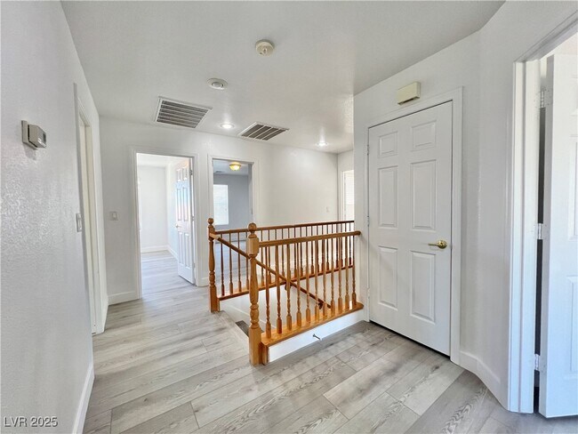 Building Photo - 8352 Crown Peak Ave